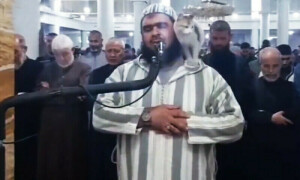 بلی والے شیخ کی نماز ہوئی یا نہیں؟ سوشل میڈیا پر سوالات اٹھا دئے گئے