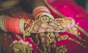 کیا دلہن وضو کی جگہ تیمم کرسکتی ہے، اور کیا میک اپ پر وضو ہو جاتا ہے؟