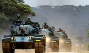 China rehearses &lsquo;sealing off&rsquo; Taiwan, US deploys naval destroyer