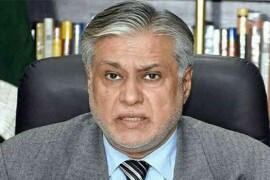 یو اے ای کی پاکستان کو ایک ارب ڈالر دینے کی تصدیق، چین سے بھی 30 کروڑ ڈالر آج ملیں گے