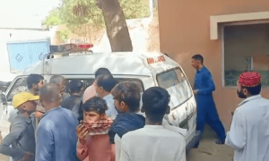 ٹنڈوالہ یار: تیزر فتار کوچ کی موٹرسائیکل کو ٹکر، 4 بچوں سمیت 5 افراد جاں بحق
