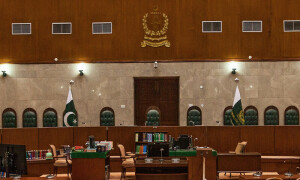 &rsquo;چیف جسٹس نے فل کورٹ بٹھانے کی کوشش کی لیکن 7 ججز دو کے ساتھ بیٹھنے کو تیار نہیں&lsquo;