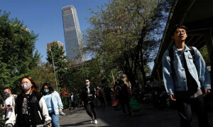 China&rsquo;s economy gathers speed, global risks raise challenges to outlook