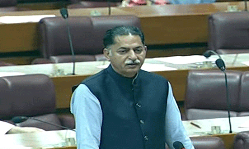 قومی اسمبلی: &rsquo;نواز شریف کو الیکشن سے باہر رکھا گیا تو خونی لکیر کھینچ دی جائے گی&lsquo;
