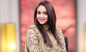 ایک مداح نے زیورات اور خون سے لکھے گئے خط بھیجے، نادیہ خان