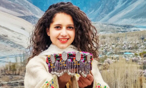 بادشاہ چارلس کی تاجپوشی پر فن کا مظاہرہ کرنیوالی واحد پاکستانی لڑکی
