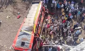 Three children among 15 killed in India bus crash