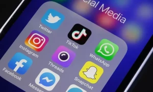 انٹرنیٹ بندش فوری ختم ہونے کا امکان نہیں