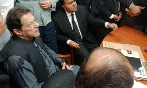 نیب نے عمران خان کو باضابطہ شامل تفتیش کرلیا