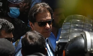عدالتی فیصلے سے گرفتاری کے تمام امکانات ختم، عمران خان لاہور روانہ