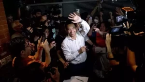 Thais vote overwhelmingly for democracy parties, reject military