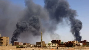 Air strikes hit Khartoum&rsquo;s outskirts as Sudan&rsquo;s war enters sixth week