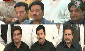 تحریک انصاف کی مزید وکٹیں گر گئیں