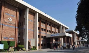 ینگ ڈاکٹرز نے احتجاجاً پنجاب بھر کے اسپتالوں کی او پی ڈیز بند کردیں