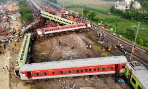 بھارت میں مسافر اور مال بردار ٹرینوں میں تصادم، 288 افراد ہلاک، 900 سے زائد زخمی