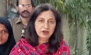 پی ٹی آئی کی سابق ایم پی اے عائشہ اقبال نے بھی راہیں جدا کرلیں