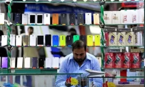 بجٹ میں امپورٹڈ لگژری آئٹمز پر ٹیکسز بڑھانے کی تجویز، موبائل مزید مہنگے ہوں گے