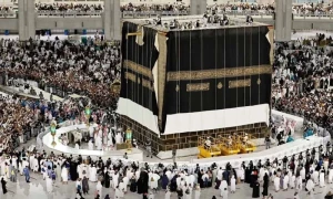 غلاف کعبہ کو آج تین میٹر اوپر اٹھا دیا جائے گا