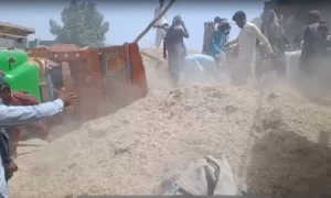 کندھ کوٹ: کٹے سے بھرا ٹرالر رکشہ کے اوپر الٹ گیا، 6 افراد جاں