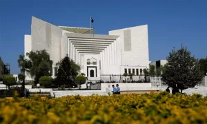 فٹا فٹ جج کیخلاف کارروائی کرنے سے کیا فیئر ٹرائل کا حق متاثر نہیں ہوگا، جسٹس منیب