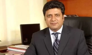 چیئرمین نادرا طارق ملک مستعفیٰ، ملک سے باہر جانے پر پابندی