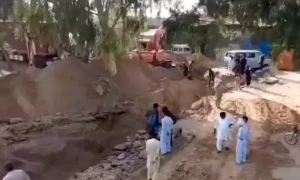 مارچ کو روکنے کیلئے جی ٹی روڈ پر خندقیں کھود دی گئیں