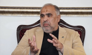 اسد قیصر کے حجرے پر چھاپہ، ایک کروڑ مالیت کی 3 امپورٹڈ گاڑیاں برآمد