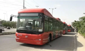 پیپلز بس سروس کی بکنگ، روٹ اور کرایہ کی معلومات اب بہت آسان