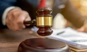 چیئرمین پی ٹی آئی اور دیگر رہنماؤں کے ناقابل ضمانت وارنٹ گرفتاری جاری