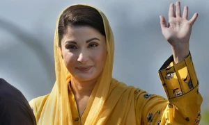 رہنما ن لیگ مریم نواز سعودی عرب روانگی کیلئے ائر پورٹ سے روانہ