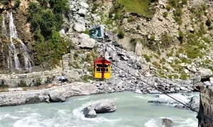 سوات میں چیئر لفٹ کی رسی ٹوٹنے سے ماں بیٹی دریا میں گر کر لاپتہ