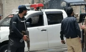 کندھ کوٹ : ٹھل روڈ پر ڈاکوؤں کی مسافر کوچ پر فائرنگ
