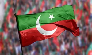 میئر الیکشن میں ووٹ نہ دینے والے پی ٹی آئی کے مزید 6 چیئرمین برطرف