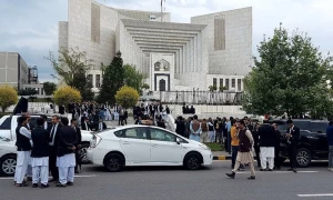 فوجی عدالتوں کے خلاف درخواستیں، سپریم کورٹ کا لارجر بینچ ایک بار پھر ٹوٹ گیا