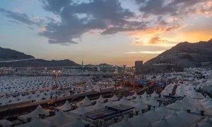 Huge crowds swarm from Makkah for Hajj climax