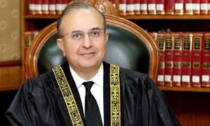فوجی عدالتوں کیخلاف درخواستیں: جسٹس منصور کی بینچ سے علیحدگی کا حکم نامہ جاری