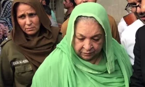 پولیس کی گاڑیاں جلانے کا کیس: یاسمین راشد کے جسمانی ریمانڈ کی استدعا مسترد