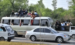 سیاحوں کو کنٹرول کرنے کیلئے گاڑیوں کا مری میں داخلہ بند