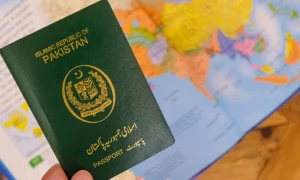 پاکستانی پاسپورٹ رکھنے والوں کو 11 ممالک میں بغیر ویزا جانے کی اجازت