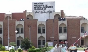 اسلام آباد: نجی اسپتال کے انکیوبیٹر میں بچی کی ٹانگیں جلنے کا واقعہ نیا رخ اختیار کرگیا