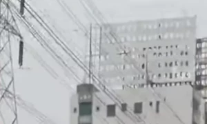 کراچی: بارش کی پیشگوئی کے باوجود بل بورڈز کی بھرمار