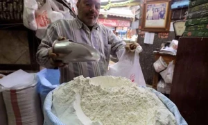 لاہور میں آٹے کے دام مزید بڑھ گئے