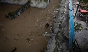 دِلّی سیلاب میں ڈوب گئی، پانی لال قلعے تک جا پہنچا