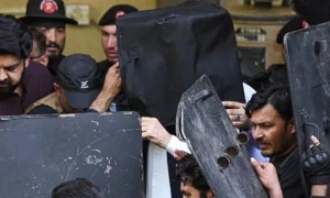 عمران خان پہلی بار پیش، جے آئی ٹی نے 8 اور 9 مارچ کو زمان پارک سے آپریٹ روابط کے شواہد دکھا دیئے