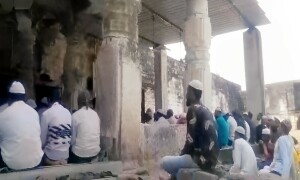 بھارت میں کلکٹر نے 800 برس پرانی مسجد میں نماز رکوا دی
