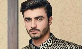 پاکستان کے &rsquo;چائے والا&lsquo; ارشد خان نے لندن میں اپنا کیفے کھول لیا