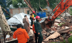 شدید بارش کے دوران اسلام آباد میں دیوار گرنے سے 11 افراد جاں بحق