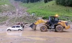 بارش اور لینڈ سلائیڈنگ سے بند شاہراہ کاغان کو ٹریفک کیلئے بحال کردیا گیا