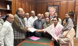 سندھ میں اپوزیشن لیڈر کی تبدیلی: پی ٹی آئی نے 9 ارکان اسمبلی کو شوکاز نوٹس جاری کردیے