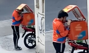کسٹمر کا کھانا کھاتے فوڈ ڈیلیوری رائڈر کی ویڈیو پر صارفین مشتعل